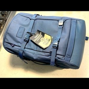 CROSSROADS® 35L BACKPACK